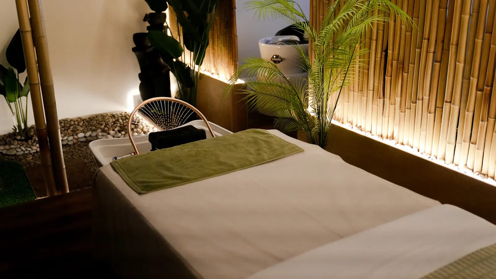 Japanese head spa Toronto - treatment stations with gold rainfall basins at Unwind Spa, King West